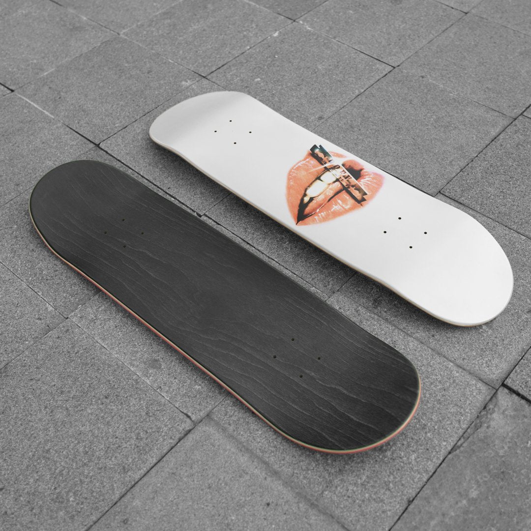 Kiss Kiss Deck